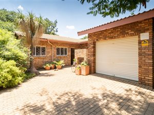 3 Bed House in Edelweiss
