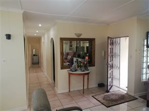 3 Bed Townhouse in Montclair