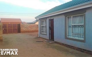 2 Bedroom House in Bram Fisherville
