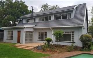 5 Bedroom House in Kensington B