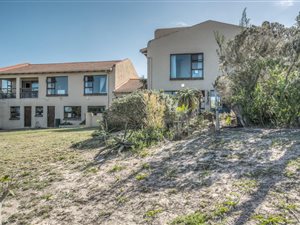 5 Bed House in Blue Horizon Bay