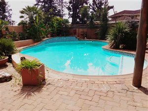 4 Bed House in Rowhill