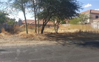 700 m² Land available in Safarituine