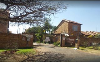 2 Bedroom Townhouse in Weltevreden Park