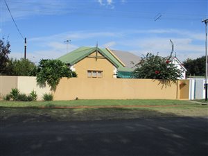 3 Bed House in Egerton