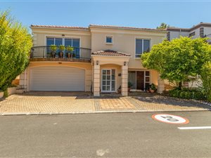 3 Bed Townhouse in Van Riebeeckshof