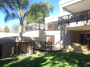 5 Bed House in Hurlingham Manor