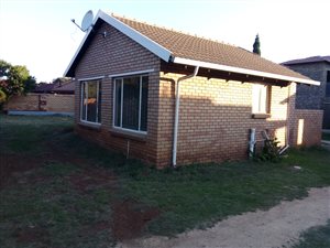 2 Bed House in Clayville