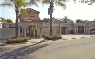 4 Bedroom House in Fourways Gardens