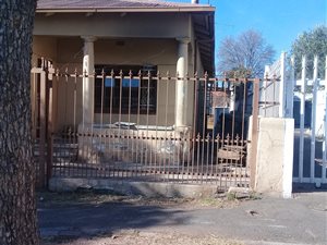 4 Bedroom House in Bezuidenhout Valley