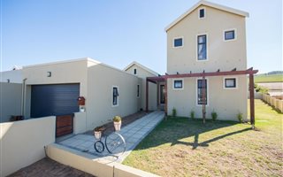 3 Bedroom House in Kelderhof Country Village