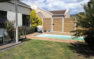 3 Bedroom House in Kirstenhof