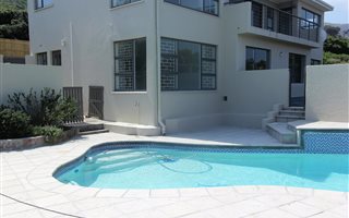 5 Bedroom House in Noordhoek