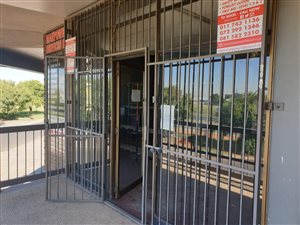 180 m² Commercial space in Wadeville