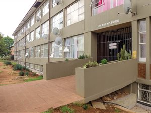 1.5 Bed Flat in Symhurst