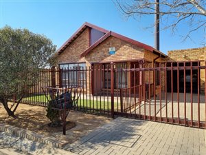 3 Bed House in Mandela View