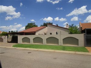3 Bed House in Highveld