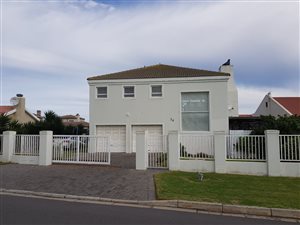 3 Bedroom House in Yzerfontein