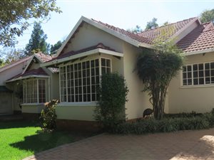 4 Bed House in Kloofendal