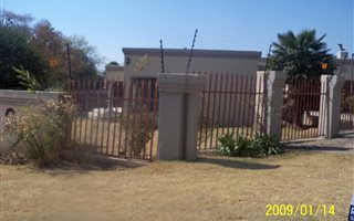 3 Bedroom House in Alan Manor