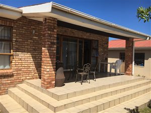 3 Bed House in Sandbaai