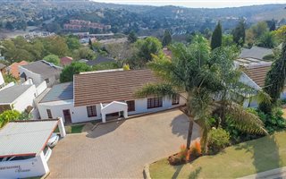 6 Bedroom House in Helderkruin