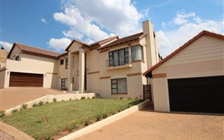 5 Bedroom House in Rietvlei Ridge Country Estate