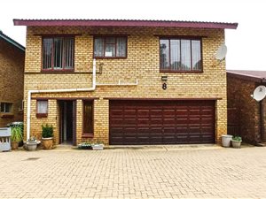 3 Bed House in Bronkhorstbaai