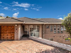 5 Bed House in Shallcross
