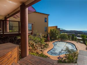 7 Bed House in Roodekrans