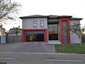 5 Bed House in Silver Lakes