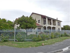 8 Bed House in Belhar