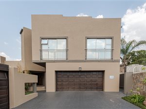 7 Bed House in Eldoraigne
