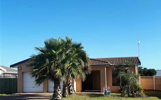 3 Bedroom House in Grassy Park