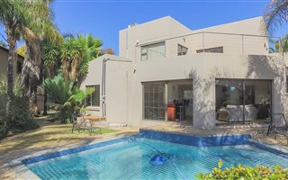 4 Bedroom House in Silver Lakes Golf Estate