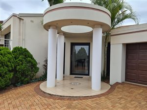 6 Bed House in Glenashley