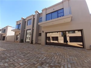 5 Bed Cluster in Bedfordview