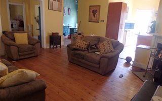 3 Bedroom House in Bellevue