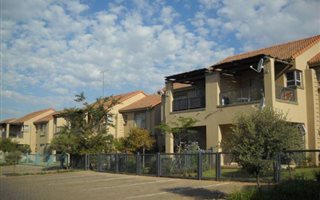 1 Bedroom Townhouse in Leeuwenhof Estate