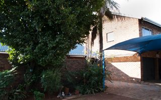 5 Bedroom House in Pierre van Ryneveld