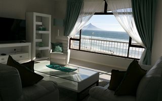 3 Bedroom Apartment in Bloubergstrand