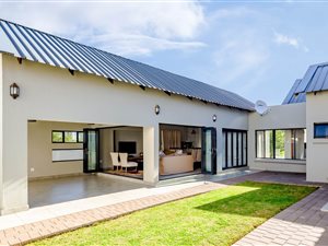 3 Bed House in Midstream Ridge Estate