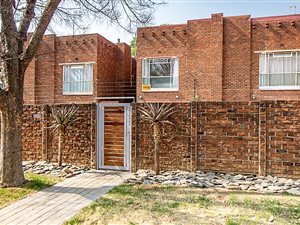 3 Bed Duplex in Brackenhurst