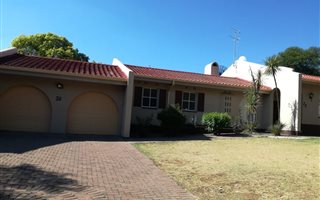 4 Bedroom House in Rembrandt Ridge