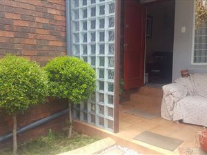 2 Bed Townhouse in Glen Marais