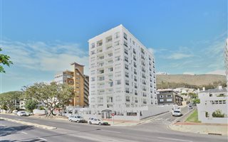 2 Bedroom Apartment in Three Anchor Bay