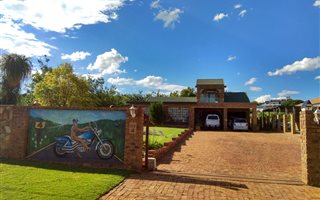 1 Bedroom Flat in Bronkhorstbaai