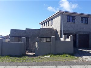 7 Bed House in Pelican Heights