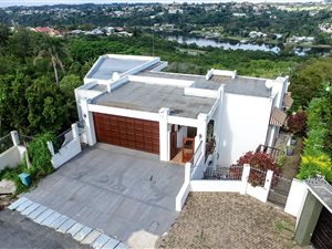 4 Bed House in Beacon Bay
