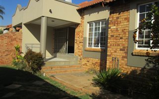 3 Bedroom Townhouse in Moreleta Park